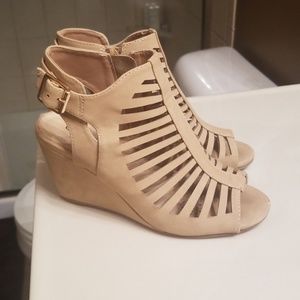 Nude wedges